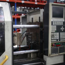 Machine à injection plastique